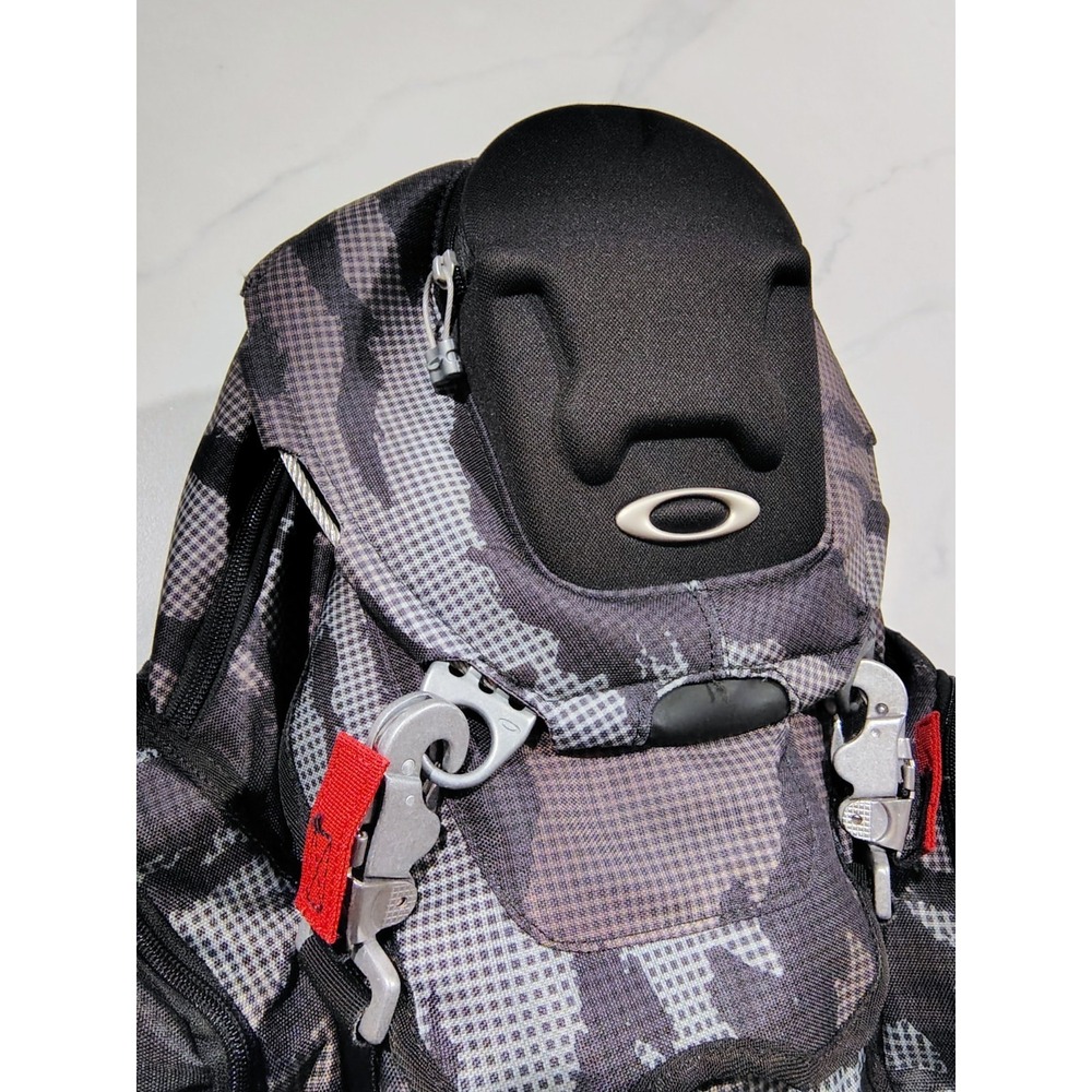 Oakley Kitchen Sink Tactical Field Gear Backpack Bag Digicam Camo Y2K - Picture 2 of 16